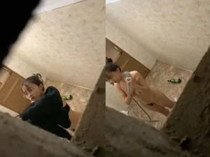 Quay lén em ghệ vú ngon tắm, khe cô bé chảy nước ròng ròng