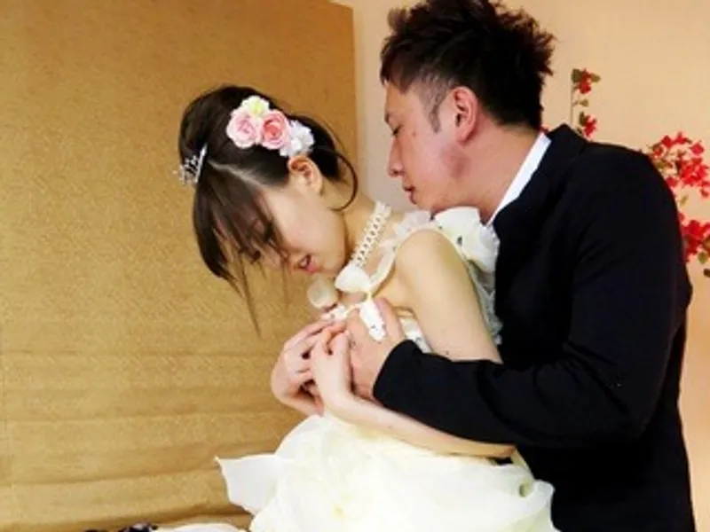 Cô dâu bị cấp trên hấp diêm trong đêm trước ngày cưới