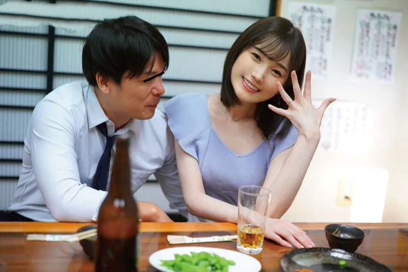 Cô vợ xin ông chồng đi họp lớp rồi mất liên lạc sau khi tình cũ đưa vào khách sạn