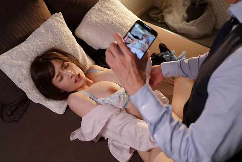 Cấp trên chuốc thuốc em thư ký bắt địt cả đêm khi đi làm ăn xa